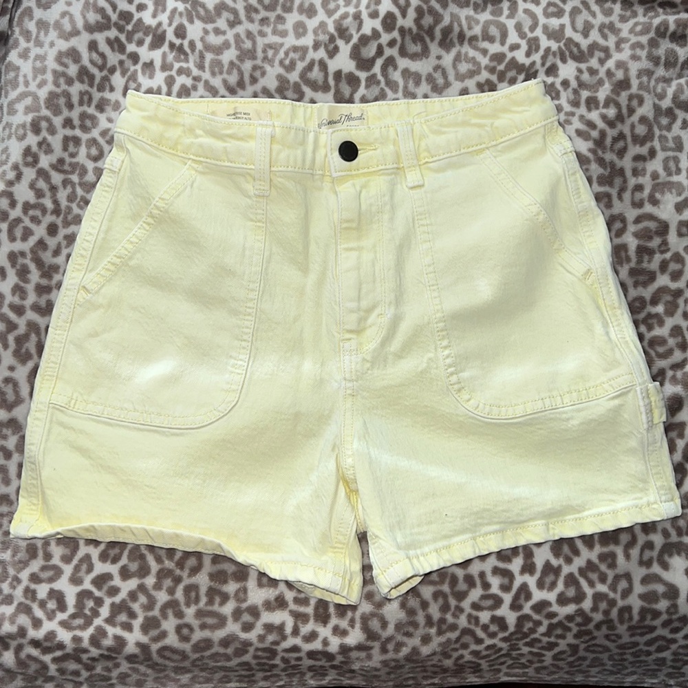 Universal thread yellow high rise cargo midi shorts size 4